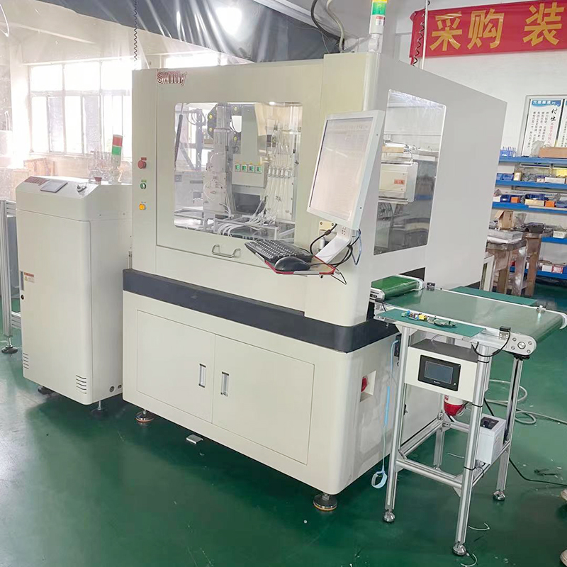 無(wú)需人工操作在線(xiàn)銑刀分板機(jī)